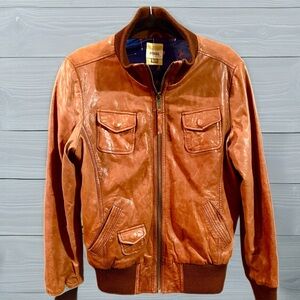 VTG Fossil Caramel Leather Bomber Jacket SZ XL
Really Nice!!!